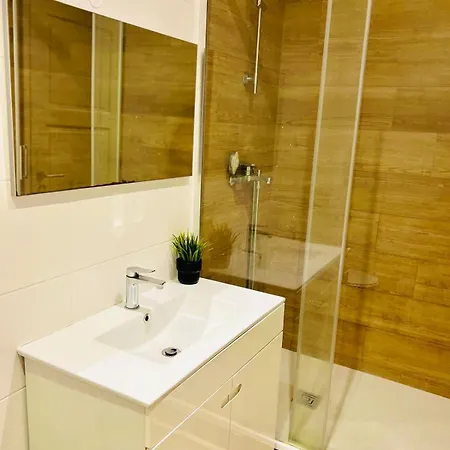 High Standard In Campo De Ourique, Close To Attractions *