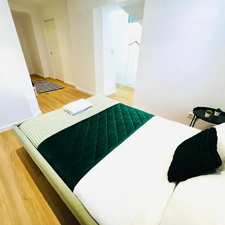 بيت شباب High Standard In Campo De Ourique, Close To Attractions *